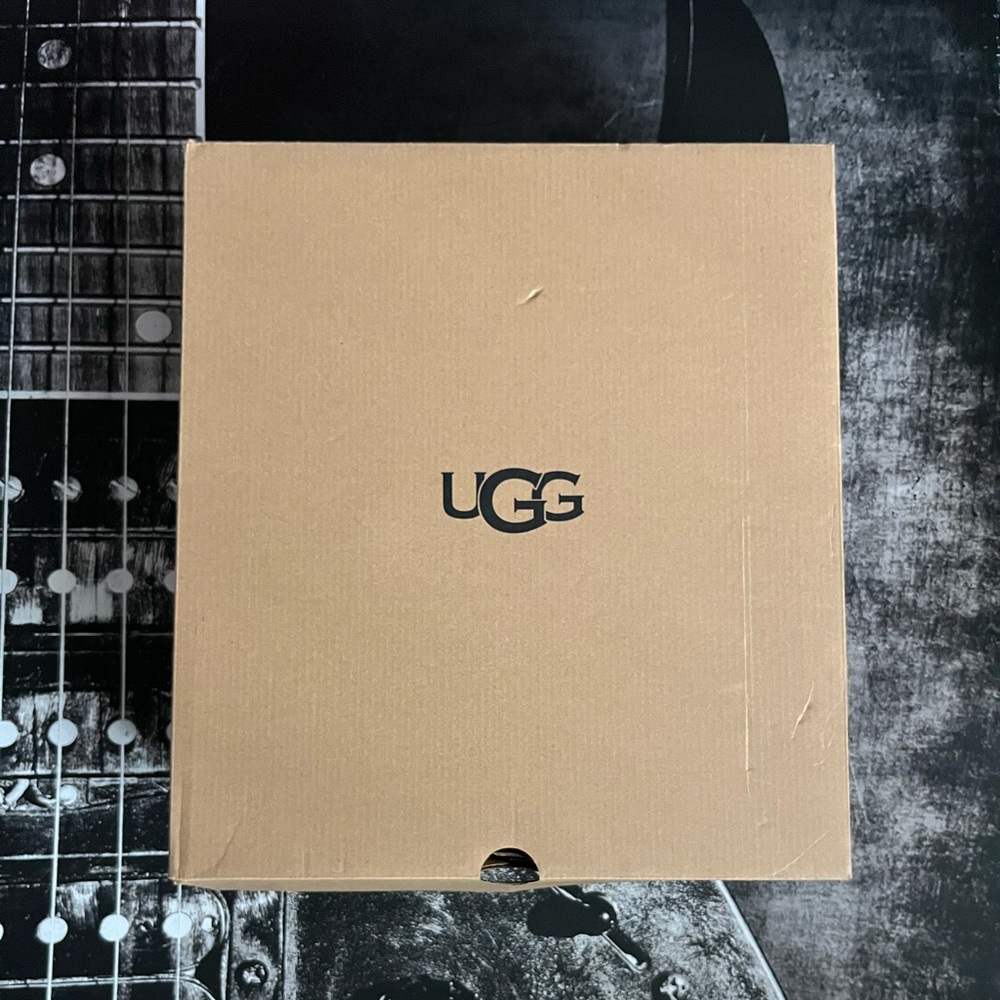 NIB UGG Boot - Picture 15 of 15